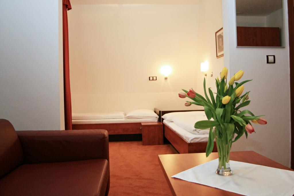 Garni Hotel Praha Trenčianske Teplice Extérieur photo