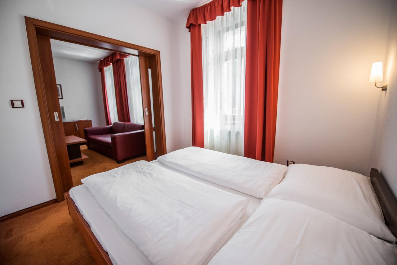 Garni Hotel Praha Trenčianske Teplice Extérieur photo